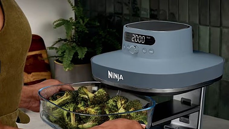La freidora de aire de cristal de Ninja que lo cambia todo: cocinas, guardas y recalientas en el mismo recipiente