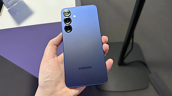 De casi 1.000 euros a menos de 600: el ofertón de MediaMarkt en el Galaxy S25 que acaba en 5 días