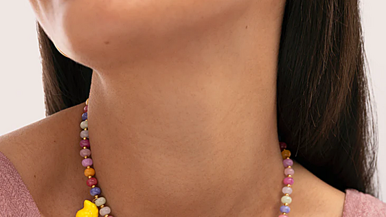 El collar de colores vuelve a la moda y estos 6 son los que mejor se adaptan al look de verano