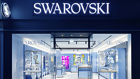 Esfera verde, caja en dorado y correa de piel: mi reloj Swarovski favorito con cronógrafo incluido