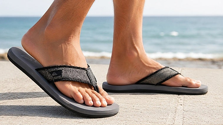 Para quien vive en chanclas de junio a septiembre: las Quiksilver de cuadros ahora rebajadas