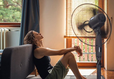 Aspas retráctiles y motor DC: así es el ventilador de techo de mi habitación para dormir fresco