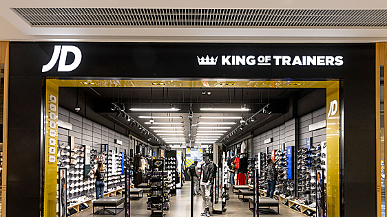 Para él, para ella y para los niños: JD Sports rebaja 10 básicos de armario para todo el verano
