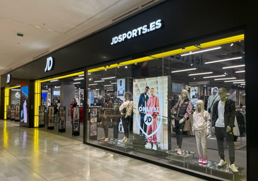 Van con vaquero, chino y bermuda: 6 zapatillas clásicas de calle con hasta un 50% en JD Sports
