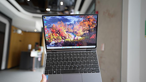 Pequeño, táctil y con Windows completo: el portátil 2 en 1 de CHUWI que cabe en una mano