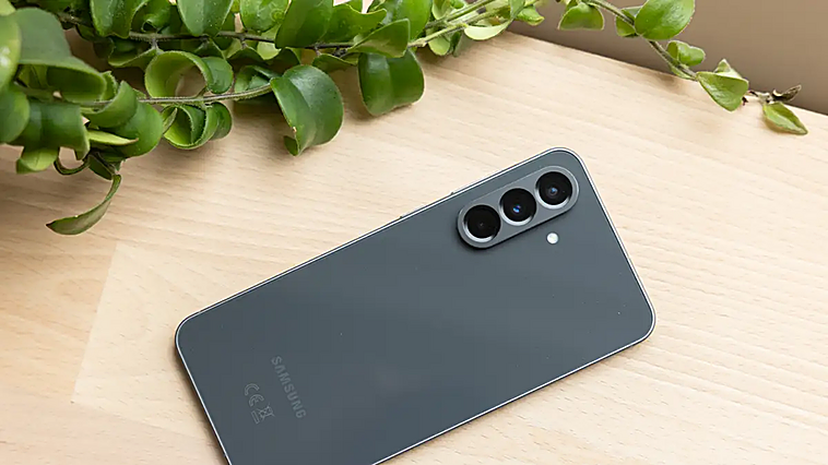 El Samsung con mejor calidad-precio: el Galaxy A56 trae de la gama alta lo que se nota a diario