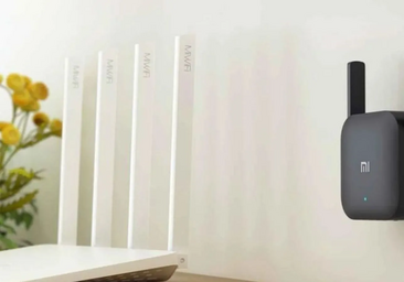 Adiós a la zona sin wifi del pasillo: este repetidor triplica la cobertura sin cambiar de router