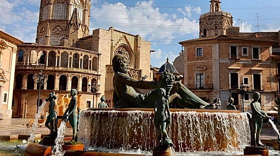 Reserva tu hotel en Valencia con los descuentos del programa de fidelización Genius de Booking.com: cómo ahorrar en tus vacaciones de verano