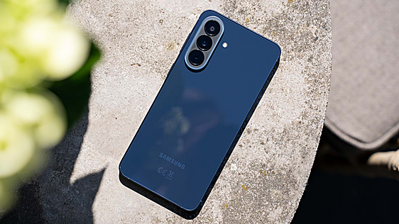 El salto a la gama alta se llama Galaxy A57 y baja de 400 euros: ahora con 256 GB para fotos
