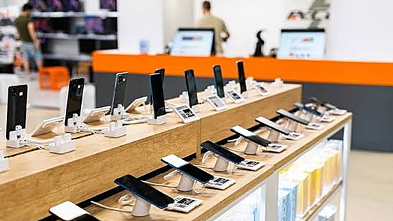 ¿Buscas batería, cámara o gastar poco? Cinco móviles rebajados en PC Componentes según el uso