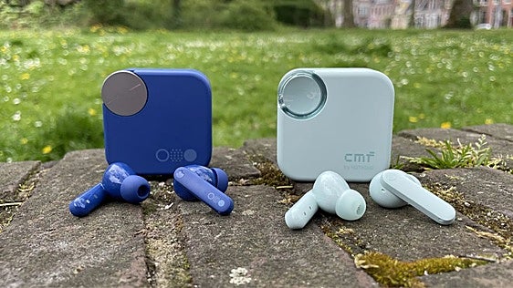 Los auriculares CMF para hablar con ChatGPT sin el móvil, tienen ANC y no piden carga cada noche