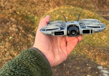 Pesa 151 gramos y no pide licencia: el dron de DJI perfecto para grabar planos aéreos sin papeleo
