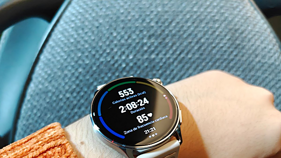 Aguanta días sin cargar y mide pulso, oxígeno y sueño: así es el smartwatch OnePlus Watch Lite
