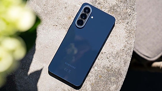 Relojes y móviles Samsung a precio de gama media: hasta un 62% en los que de verdad bajan