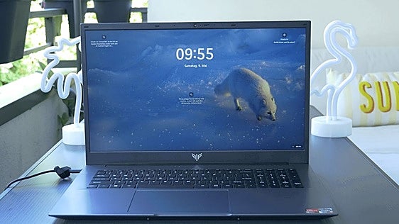 Pantalla de 18,5 pulgadas y 16 GB: el portátil de ACEMAGIC que triunfa para trabajar en casa