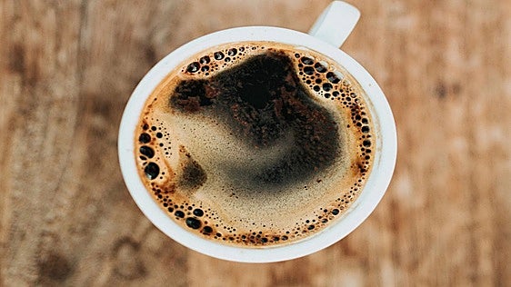 Un café a 90 grados y otro a 25: la semiautomática HiBREW hace el espresso y el frío del verano