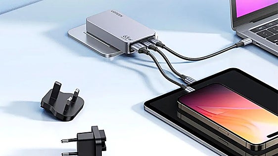 Cuatro aparatos a la vez: el UGREEN Nexode Pro reparte los 200 W sin quedarse corta