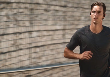 Estos auriculares JBL Endurance Pace no se mueven cuando corres y los limpias bajo el grifo
