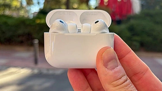 Resisten agua y sudor: los AirPods 4 que valen igual para el gimnasio que para las llamadas