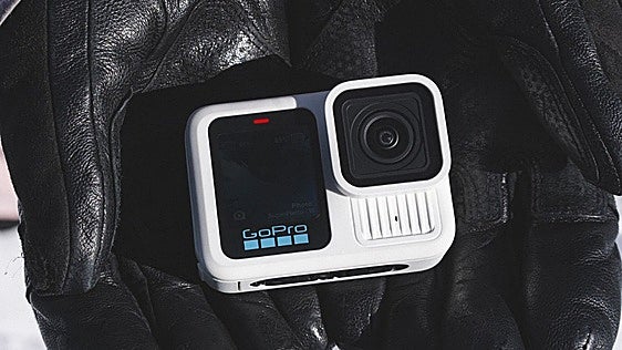 2,5 horas grabando en 1080p: la GoPro Hero 13 Black baja de precio y lleva micrófono expandible