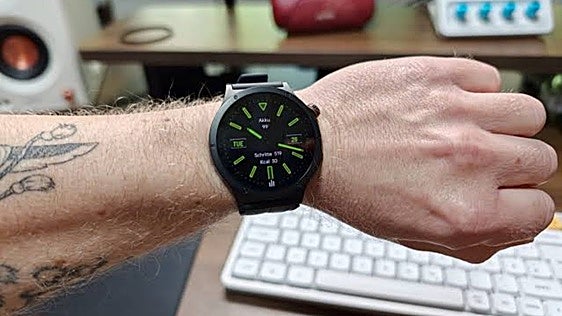 Autonomía de hasta 16 días y Google Wallet: el OnePlus Watch 4 de titanio está en oferta
