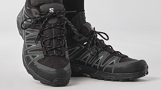 Las zapatillas de senderismo Salomon con Gore-Tex que están rebajadas un 40% en Amazon