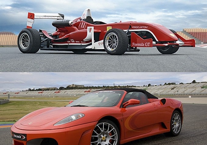 errari F430 y monoplaza Fórmula 2.0 en circuito