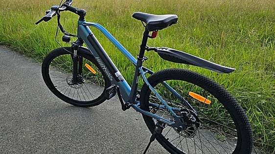 Del carril bici a la pista: eléctrica de montaña con 250 W y 7 marchas Shimano llega en oferta