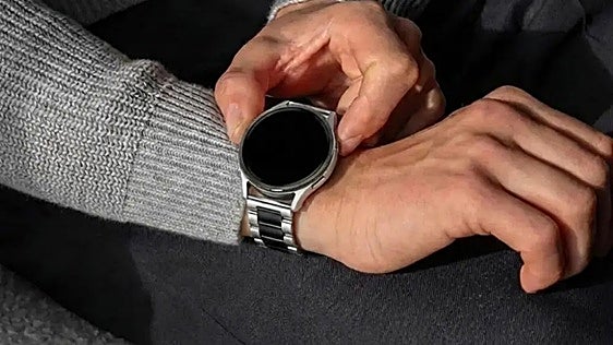 He comparado los relojes con Wear OS rebajados y me quedo con este OnePlus de titanio