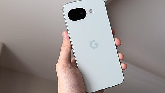 Este móvil lo puedes usar más de dos años: el Pixel 10a se moja, se cae y sigue funcionando