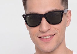 Fondo de armario y no capricho de verano: las Ray-Ban negras con lente verde ahora rebajadas
