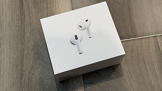 ¿Qué pinta un sensor óptico dentro de un auricular? Apple ya tiene su respuesta