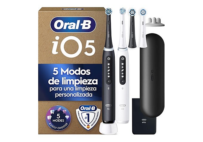 ack de dos cepillos Oral-B iO 5N en negro y blanco