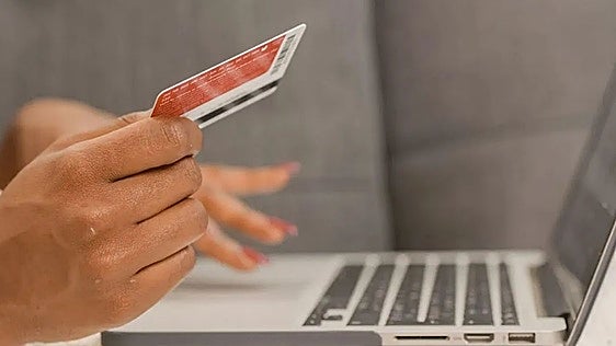 Las 15 mejores ofertas de hoy (28 de septiembre) en Amazon: hasta un 73% en Adidas, TOUS y más