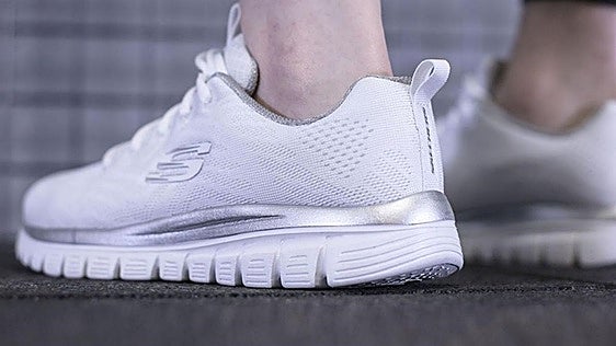 Las Skechers que recomiendan si trabajas de pie muchas horas: suela acolchada y menos de 40€