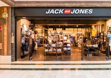 El pack de camisetas Jack & Jones que te resuelve la semana: negro, blanco y azul por 13 euros