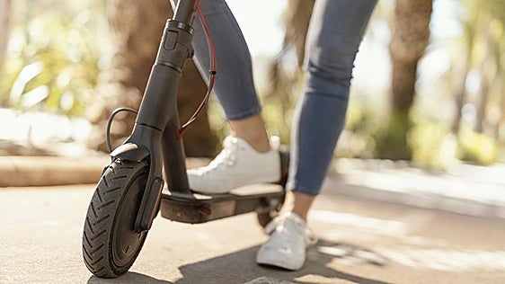 Hecho para el adoquín y hasta 40 km declarados: el iScooter iX3 llega en días y está rebajado