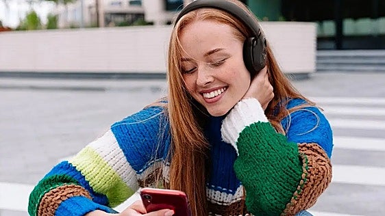 Mis auriculares preferidos por menos de 100 euros, son de JBL, llevan ANC y caen un 36%