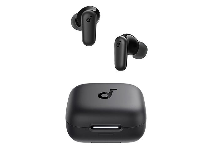 uriculares Soundcore P30i con el estuche que hace de soporte para el móvil