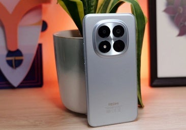 No cuesta como un tope de gama pero trae cámara de 200 MP con OIS, IP69K y es de Xiaomi