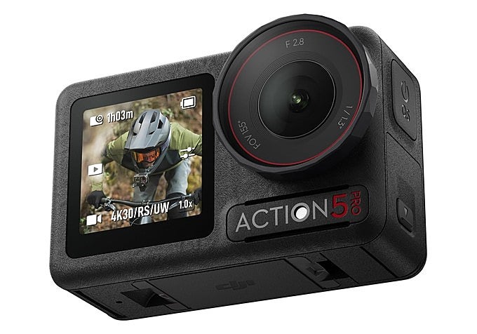 Cámara de acción DJI Osmo Action 5 Pro con sus dos pantallas OLED