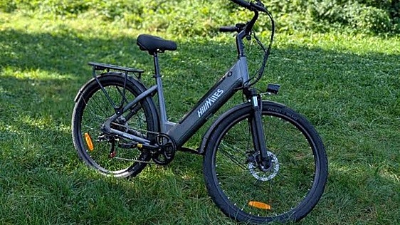 Frena con discos y sube cuestas con 7 velocidades: una bici eléctrica por menos de 480 euros