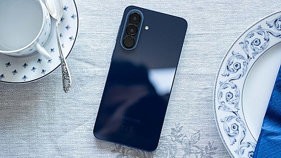 Pagar con el móvil, scroll a 120 Hz y 5G: el Samsung Galaxy A57 está en oferta en AliExpress