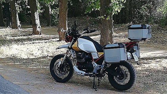 Impermeable, desmontable y con llave: el baúl de aluminio para ir y volver del trabajo en moto