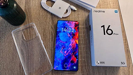 Estética de gama alta a precio de gama media: el Realme 16 Pro+ con cámara de 200 MP, en oferta