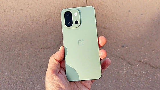 El OnePlus 13s marca su precio más bajo del último mes: Snapdragon 8 Elite y 5.850 mAh