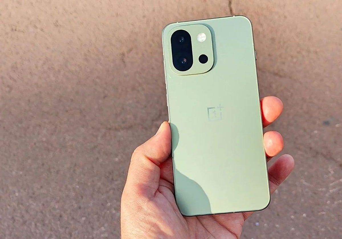 El OnePlus 13s marca su precio más bajo del último mes: Snapdragon 8 Elite y 5.850 mAh