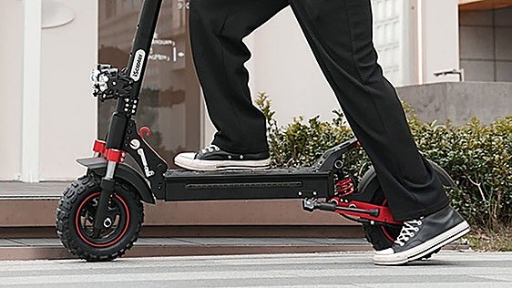 El iScooter iX5S baja de 400 euros con cupón: 1000 W y doble suspensión para cualquier terreno