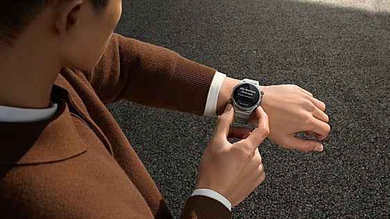 Cinco relojes por menos de 250 euros para entrenar e ir a la oficina: Xiaomi, Huawei y más