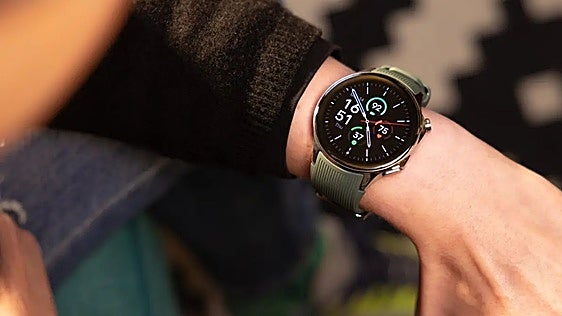 Estética de reloj caro por menos de 90 euros: OnePlus Watch 2 lleva Wear OS y cristal de zafiro